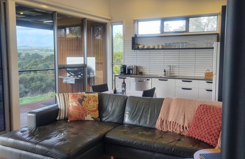 Lyndoch Cottage | Experience Tranquility at Barossa Pavilions with Spa & Hot Tub