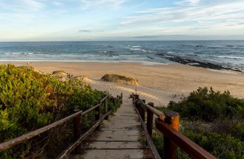 Paradise Beach Apartment | Oceanfront Family Retreat at Barracuda Lodge - Rated 9.5