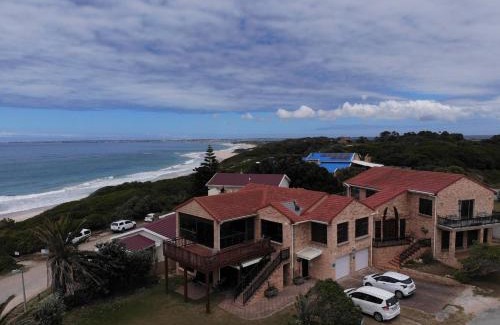 Paradise Beach Apartment | Oceanfront Family Retreat at Barracuda Lodge - Rated 9.5