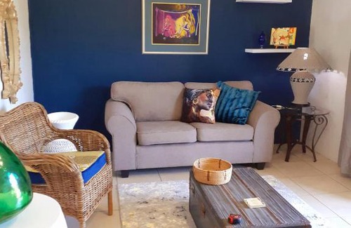 Seafield Apartment | Discover Barrak Studio: Poolside Retreat for Families