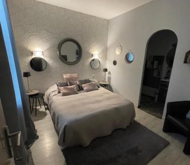 Libourne House | Relax at BARREAU: Oceanfront Bliss with Top Amenities