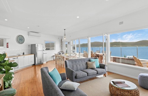 Palm Beach House | Idyllic Barrenjoey Beach House with Ocean View & Breakfast
