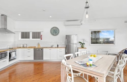 Palm Beach House | Idyllic Barrenjoey Beach House with Ocean View & Breakfast