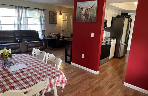 Spring Hill House | Pet-Friendly Barrett's Place: Rated 10/10 by Guests
