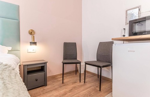 Funfhaus Apartment | Accessible 2 Adjacent Apartments Perfect for Group Getaways