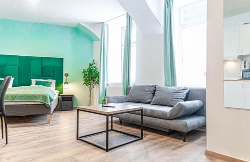 Funfhaus Apartment | Accessible 2 Adjacent Apartments Perfect for Group Getaways