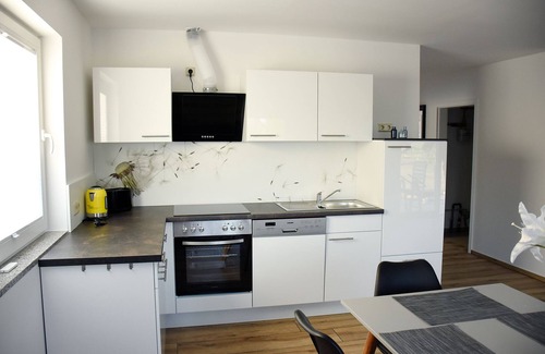 Zerbst/Anhalt House | Ultra-Accessible Ocean View Apartment - Rated 10/10