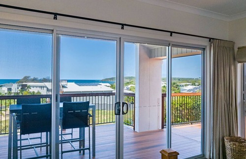 Agnes Water House | Barrier Reef Retreat - 4BR w/Pool 1 min to Beach