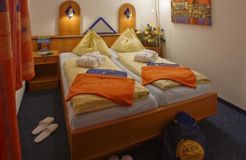 Velden am Worther See Hotel | Relaxing Barry Memle Hotel by the Lake with Private Beach