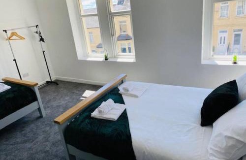 Barry House | Family-Friendly Barry Townhouse: Perfect for Your Getaway