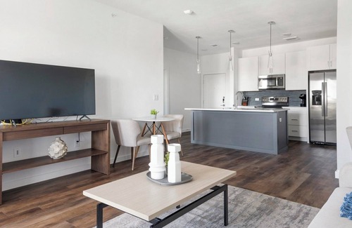 Austin Apartment | Barsala l Texas Hill Country 1BD: Resort Pool, Wine Fridge Retreat
