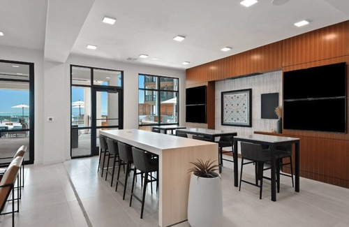 Austin Apartment | Barsala l Texas Hill Country 1BD: Resort Pool, Wine Fridge Retreat