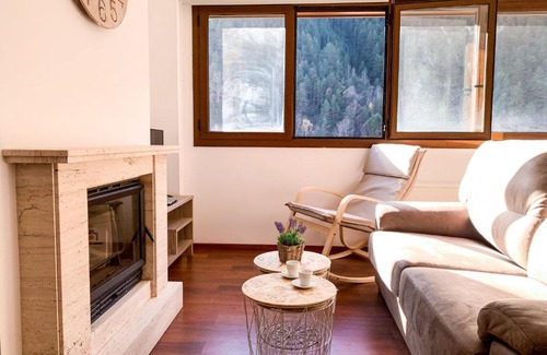 Arinsal Apartment | Modern Apartment Coma Pedrosa with Scenic Views in Arinsal