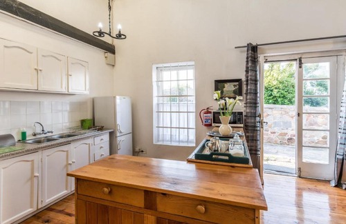 Grahamstown Bed & Breakfast | Relax at Bartholomew's Loft with Ocean Views & Pool Access