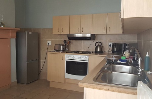 Grahamstown House | Explore Bartholomew's Loft: Family-Friendly with Pool & Breakfast