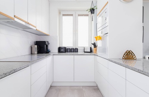 Libertow Apartment | Cozy Bartla 19A: Pet-Friendly Apartment with Breakfast