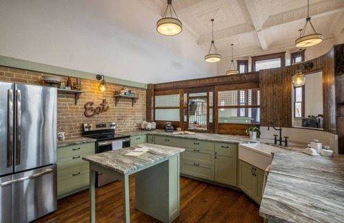 Bartlett House | Unique Stay at Bartlett Bank - A Movie-Inspired Experience!