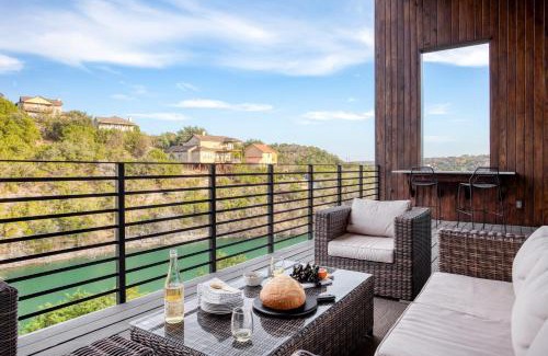 Apache Shores House | Relax at Barton by AvantStay: Lake Views & Hot Tub Bliss