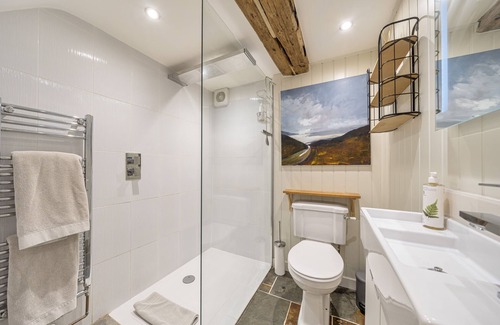 Holworth Bed & Breakfast | Top-Rated Barton Cottage Bed and Breakfast with Kitchen Access