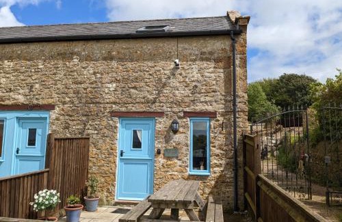 West Compton House | Beautiful Barton Cottage: Pet and Child Friendly Retreat