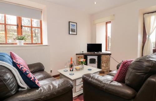 West Compton House | Beautiful Barton Cottage: Pet and Child Friendly Retreat