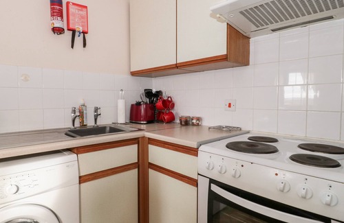 West Compton Cottage | Delightful Barton Cottage: Pet-Friendly Retreat by the Ocean