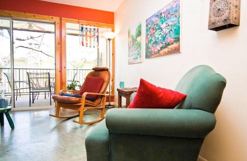 Barton Hills Apartment | Discover the Barton Hills Condo – Guest Rated 8.4/10!