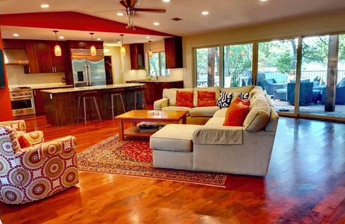 Barton Hills House | Pet-Friendly Barton Hills House Near Barton Springs Pool