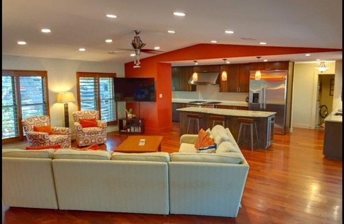 Barton Hills House | Pet-Friendly Barton Hills House Near Barton Springs Pool
