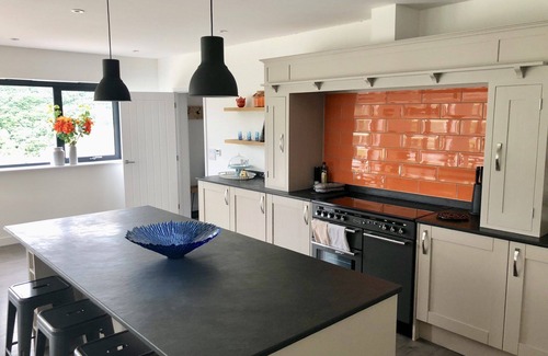 West Down Apartment | Relax at Barton Rock: Spacious Retreat with Hot Tub