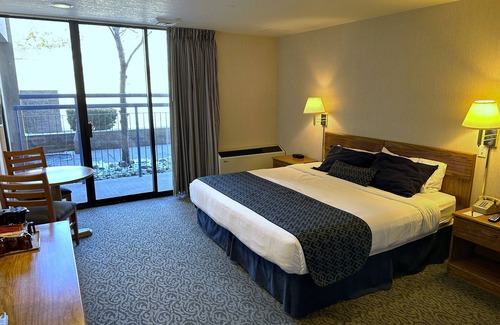 Jackpot Hotel | Bartons Club 93