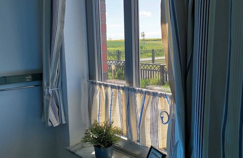 Oertzenhof Apartment | Ocean View Retreat: Ferienwohnung Bartsch Rated 8.8/10