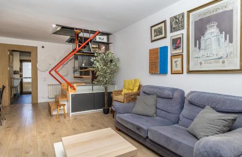 Villamanan Apartment | Explore BaruHaus: Duplex with Pool & Pet-Friendly Amenities