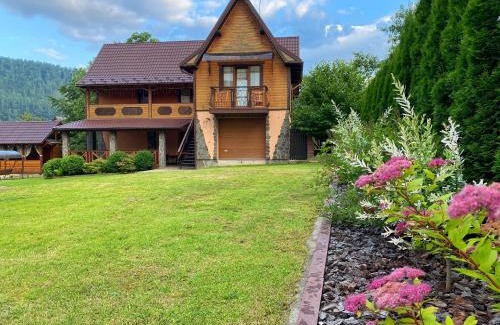 Yaremche Villa | Guest Rated 9.8: Barvinok Karpat with Oceanfront Views