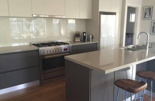 Barwon Heads House | Barwon Heads West View: Family-Friendly Retreat with Kitchen
