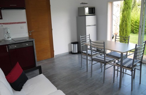 Sollies-Toucas Apartment | Inviting Villa with Ocean View & Private Garden Retreat