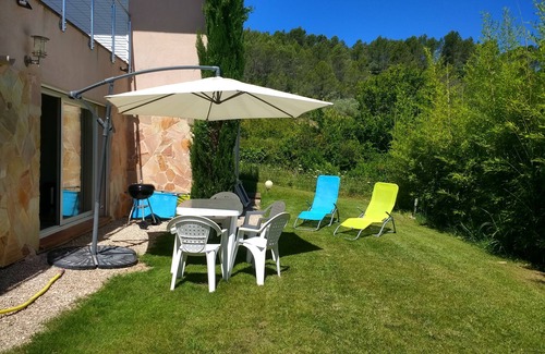 Sollies-Toucas Apartment | Inviting Villa with Ocean View & Private Garden Retreat