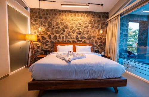 Halol Hotel | Relax at Basalt Paradise Resort and Spa with Breakfast Included