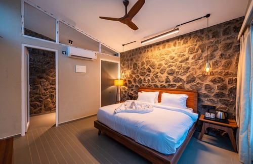 Halol Hotel | Relax at Basalt Paradise Resort and Spa with Breakfast Included