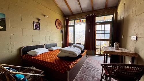 Munsyari House | Welcoming Basanti Rawat Home Stay: Family & Pet Friendly
