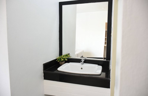 Ban Thung Sukla Hotel | Budget-Friendly Stay at Basaya Laemchabang with Pool