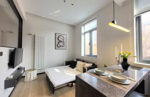 Dongcheng Apartment | Elegant Beijing Sanlitun Serviced Apartment with Pool Access