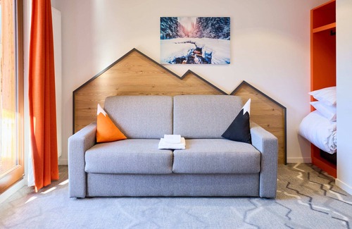 Les Deux Alpes Hotel | Base Camp Lodge Les 2 Alpes: Rated 10/10 with Spa & Dining