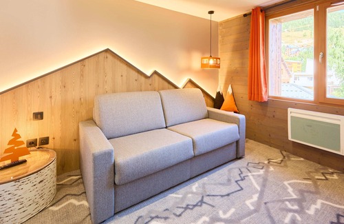 Les Deux Alpes Hotel | Base Camp Lodge Les 2 Alpes: Rated 10/10 with Spa & Dining
