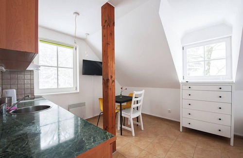 Spindleruv Mlyn RV Rental | Base Camp Medvědín: Pet-Friendly Retreat with Breakfast
