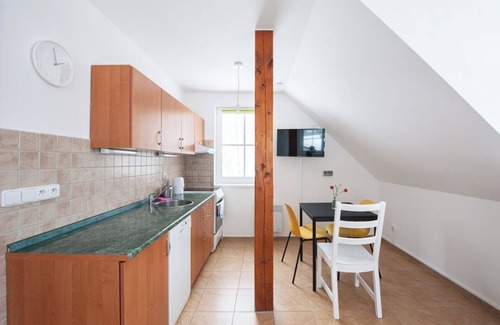 Spindleruv Mlyn RV Rental | Base Camp Medvědín: Pet-Friendly Retreat with Breakfast