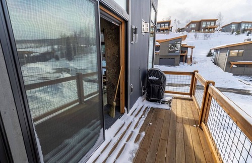 Silverthorne House | Basecamp 970 - Modern Mountain Retreat with Pool & Spa