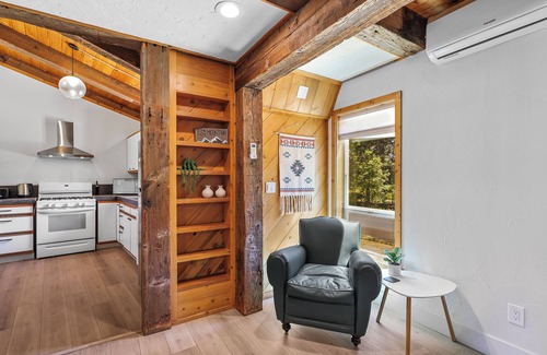 Mount Shasta Cabin | Enjoy Our Mountain View Cabin with Fireplace & Balcony