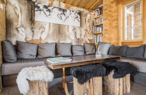 Kuusamo House | Basecamp Oulanka: Family-Friendly Retreat with Spa & Pool