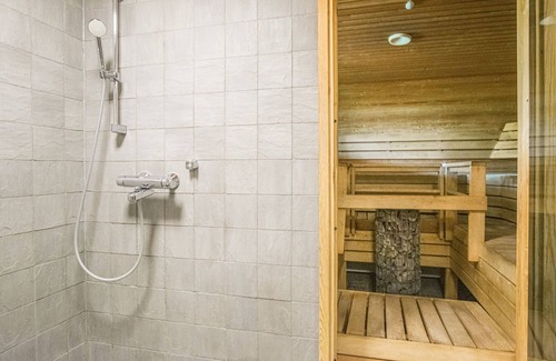 Kuusamo House | Basecamp Oulanka: Family-Friendly Retreat with Spa & Pool
